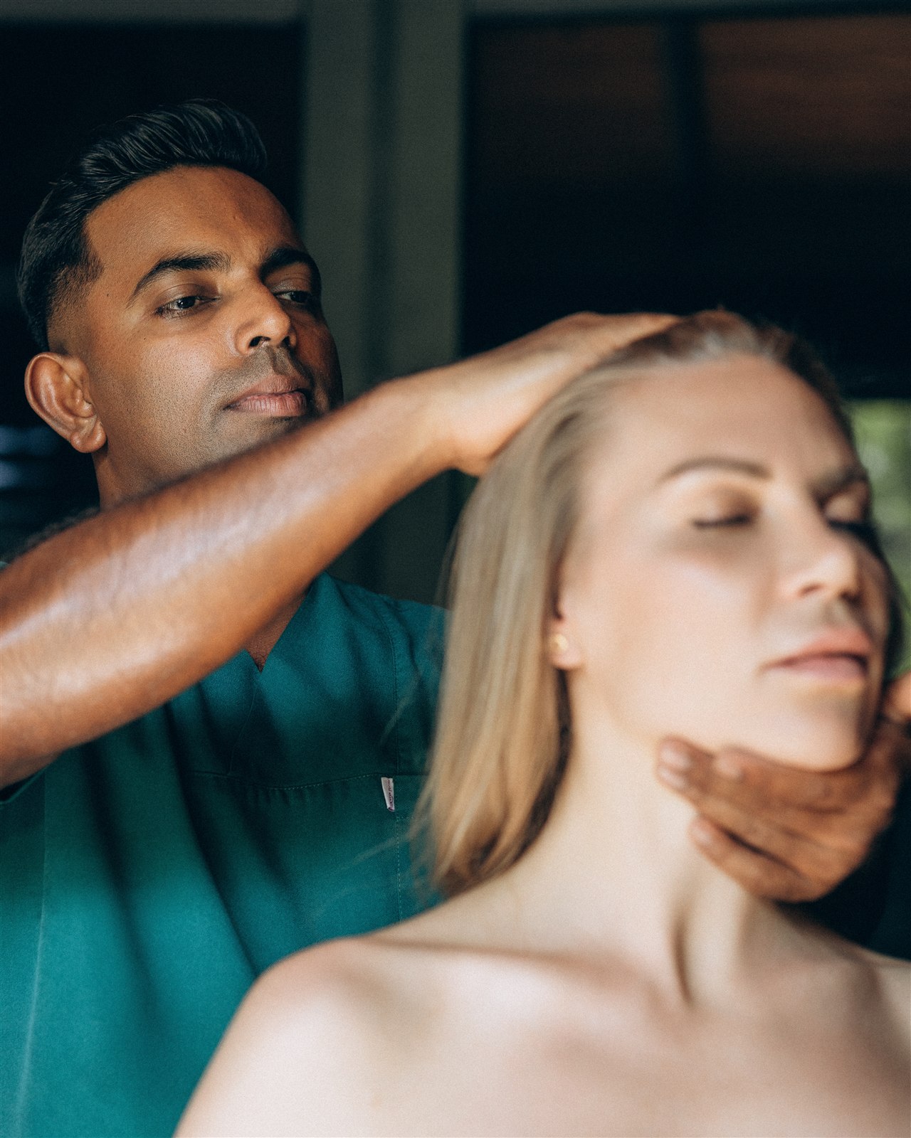 Dr. Setsiri working with a client